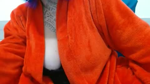 Snapshot of vaholiver chatting on 11-20-25, 02:34 Vah Oliver online show from 11-20-25, 02:34