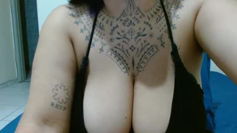 Snapshot of vaholiver chatting on 04-26-26, 09:45 Vah Oliver online show from 04-26-26, 09:45