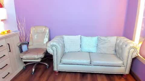 Snapshot of vailoetharris chatting on 06-19-26, 11:47 Vaiolet Harris online show from 06-19-26, 11:47