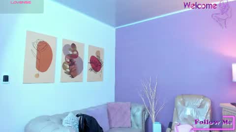 Snapshot of vailoetharris chatting on 06-30-26, 11:55 Vaiolet Harris online show from 06-30-26, 11:55