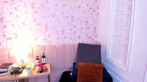 Snapshot of vailoetharris chatting on 07-17-26, 11:50 Vaiolet Harris online show from 07-17-26, 11:50