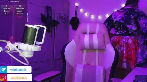 Vainilla Independent model online show from 01-15-26, 11:41