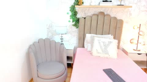 Vaiolet  online show from 02-06-25, 07:51