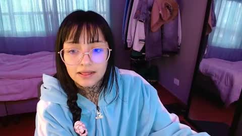 Snapshot of val_azuna chatting on 11-21-25, 12:37 valentina online show from 11-21-25, 12:37