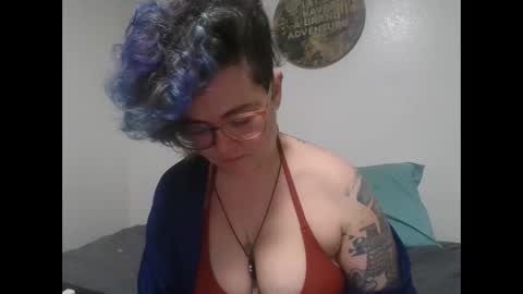 Snapshot of valarieak chatting on 10-17-25, 07:27 valarieak online show from 10-17-25, 07:27