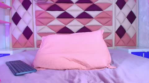 Snapshot of vale_castro1 chatting on 09-19-25, 08:20 Valentina online show from 09-19-25, 08:20