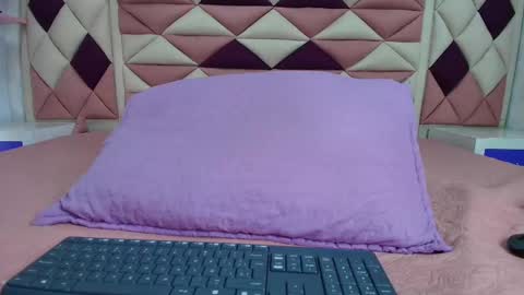 Snapshot of vale_castro1 chatting on 10-06-25, 07:22 Valentina online show from 10-06-25, 07:22