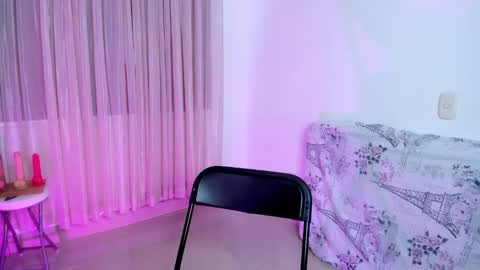 Snapshot of vale_kross chatting on 03-04-26, 03:40 HI IM NEW online show from 03-04-26, 03:40