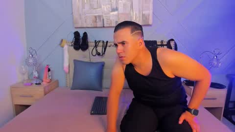 Snapshot of vale_n_matt chatting on 09-12-25, 04:34 Samantha y Matt online show from 09-12-25, 04:34