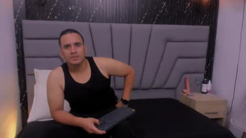 Snapshot of vale_n_matt chatting on 09-14-25, 12:26 Samantha y Matt online show from 09-14-25, 12:26