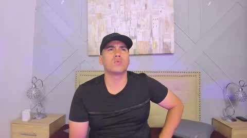 Snapshot of vale_n_matt chatting on 09-17-25, 03:30 Samantha y Matt online show from 09-17-25, 03:30