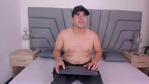 Snapshot of vale_n_matt chatting on 10-05-25, 03:27 Samantha y Matt online show from 10-05-25, 03:27