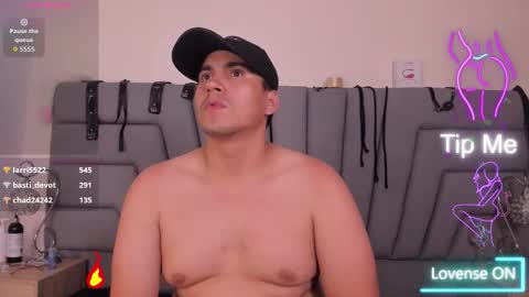 Snapshot of vale_n_matt chatting on 10-05-25, 03:32 Samantha y Matt online show from 10-05-25, 03:32