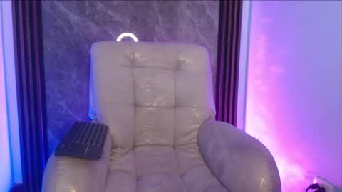 Snapshot of vale_queeny chatting on 05-25-26, 03:01 vale_queeny online show from 05-25-26, 03:01