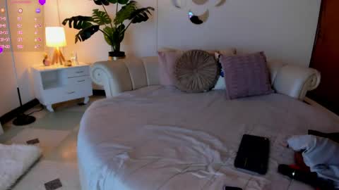 Snapshot of valeerywilliams chatting on 06-07-26, 11:58 Valery online show from 06-07-26, 11:58