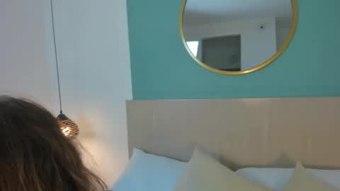 Snapshot of valen_grace_ chatting on 01-12-26, 01:27 V AL E N online show from 01-12-26, 01:27