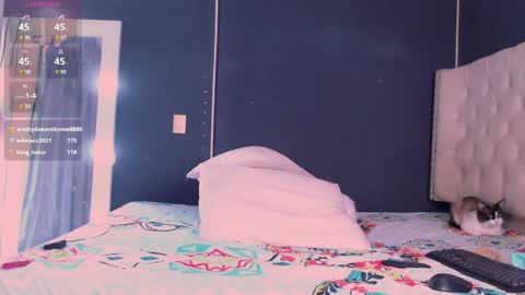 IG-valen mendoza99  twitter valenthompson99 online show from 12-14-24, 01:17