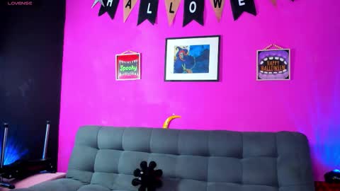 Snapshot of valenmilan chatting on 10-22-25, 06:13 valentina milan online show from 10-22-25, 06:13