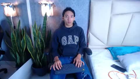 Snapshot of valenorlerot chatting on 10-25-25, 05:04 Valenor online show from 10-25-25, 05:04