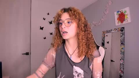Snapshot of valent_27 chatting on 07-27-26, 01:01 Valentina online show from 07-27-26, 01:01