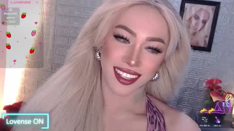 Snapshot of valentina_goddess_tsxxx chatting on 11-18-25, 02:43 Amanda online show from 11-18-25, 02:43
