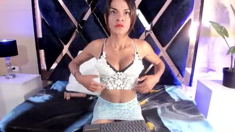 Snapshot of valentina_lenoxx chatting on 12-15-25, 07:18 valentina online show from 12-15-25, 07:18