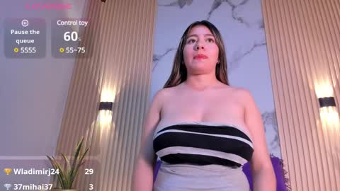 Snapshot of valentina_lux1 chatting on 02-20-25, 09:11 Valentina online show from 02-20-25, 09:11