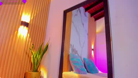 Snapshot of valentina_lux1 chatting on 09-19-25, 03:19 Valentina online show from 09-19-25, 03:19