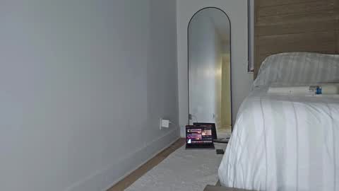 Snapshot of valentinaroseox chatting on 04-27-26, 01:58 Valxoxo31 online show from 04-27-26, 01:58