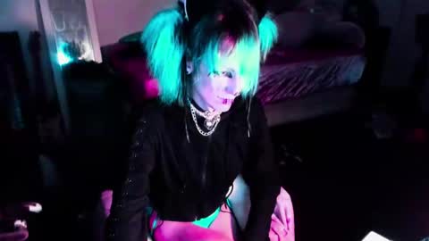 Tina Bates online show from 09-20-25, 06:58