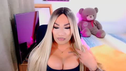 Snapshot of valentinaxqueen chatting on 12-15-24, 12:29 online show from 12-15-24, 12:29