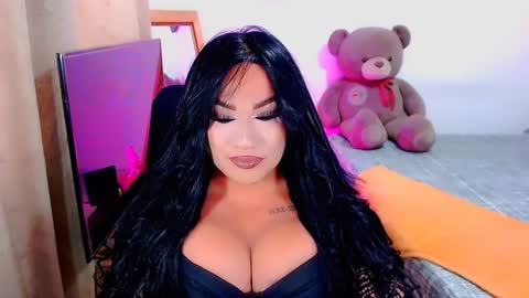 Snapshot of valentinaxqueen chatting on 12-17-24, 08:10 online show from 12-17-24, 08:10