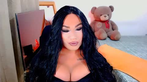 Snapshot of valentinaxqueen chatting on 12-17-24, 11:49 online show from 12-17-24, 11:49