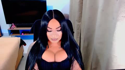 Snapshot of valentinaxqueen chatting on 12-19-24, 11:14 online show from 12-19-24, 11:14
