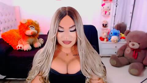 Snapshot of valentinaxqueen chatting on 12-27-24, 11:21 online show from 12-27-24, 11:21