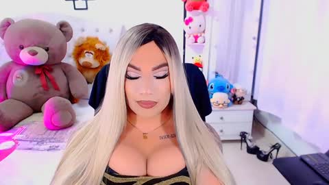 Snapshot of valentinaxqueen chatting on 01-14-25, 10:23 online show from 01-14-25, 10:23