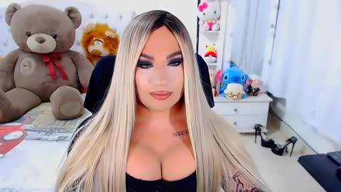 Snapshot of valentinaxqueen chatting on 01-16-25, 01:27 online show from 01-16-25, 01:27