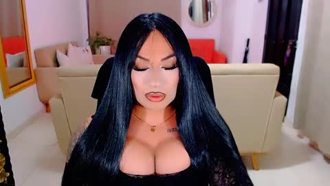 Snapshot of valentinaxqueen chatting on 01-20-25, 12:04 online show from 01-20-25, 12:04