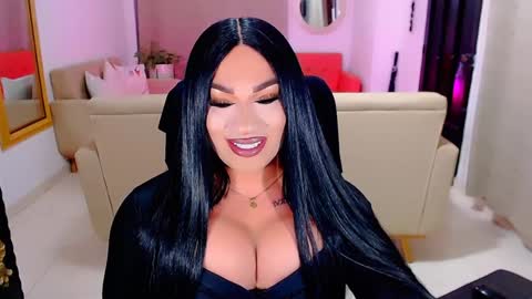 Snapshot of valentinaxqueen chatting on 01-22-25, 01:10 online show from 01-22-25, 01:10