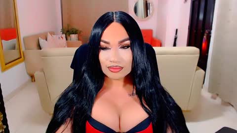 Snapshot of valentinaxqueen chatting on 01-23-25, 01:08 online show from 01-23-25, 01:08