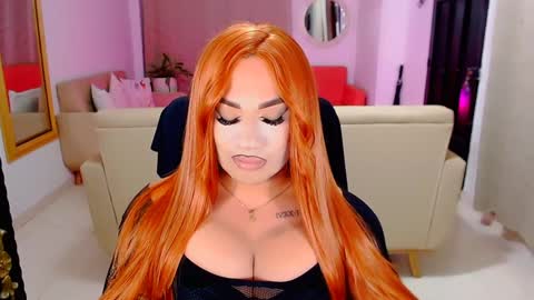 Snapshot of valentinaxqueen chatting on 01-25-25, 12:17 online show from 01-25-25, 12:17