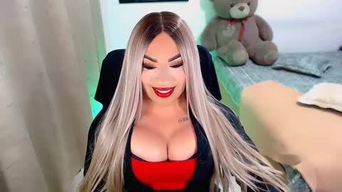 Snapshot of valentinaxqueen chatting on 02-15-25, 09:04 online show from 02-15-25, 09:04
