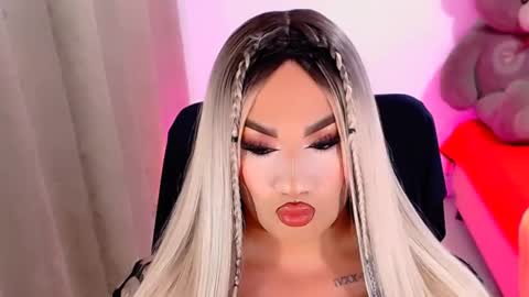 Snapshot of valentinaxqueen chatting on 02-28-25, 12:21 online show from 02-28-25, 12:21