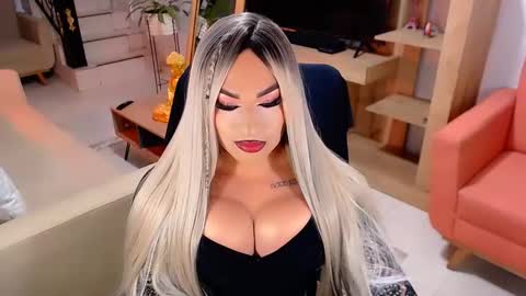 Snapshot of valentinaxqueen chatting on 03-09-25, 11:03 online show from 03-09-25, 11:03
