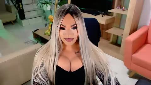 Snapshot of valentinaxqueen chatting on 03-10-25, 02:06 online show from 03-10-25, 02:06
