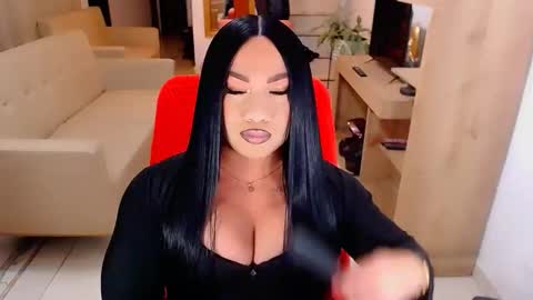 Snapshot of valentinaxqueen chatting on 10-19-25, 11:16 online show from 10-19-25, 11:16