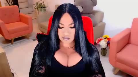 Snapshot of valentinaxqueen chatting on 10-26-25, 11:53 online show from 10-26-25, 11:53