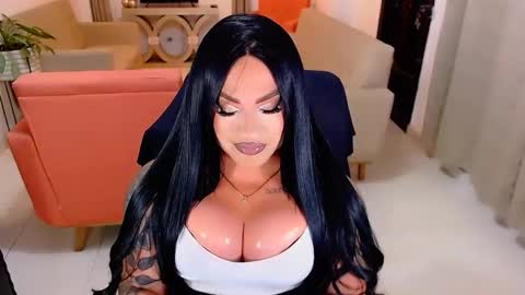 Snapshot of valentinaxqueen chatting on 11-28-25, 03:20 online show from 11-28-25, 03:20
