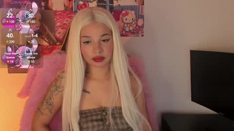 Danielle  Please help me to reach 300 thumbs up online show from 02-06-25, 02:58