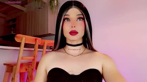 Snapshot of valentinne_marian chatting on 02-26-25, 08:48 Marian online show from 02-26-25, 08:48